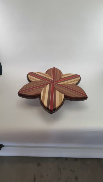 Load and play video in Gallery viewer, 25 Inch Round Hardwood Flower Shaped Lazy Susan